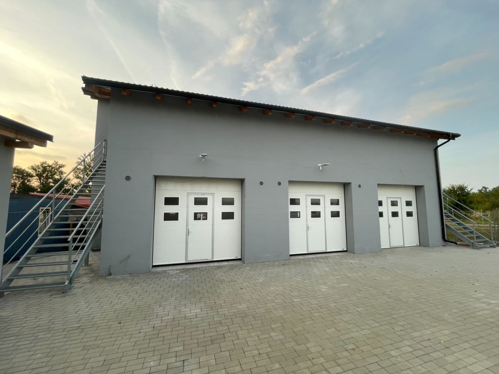 Pronájem nebytového prostoru 65 m², Rostoklaty, Středočeský kraj Pronájem nebytového prostoru 65 m², Rostoklaty, Středočeský kraj