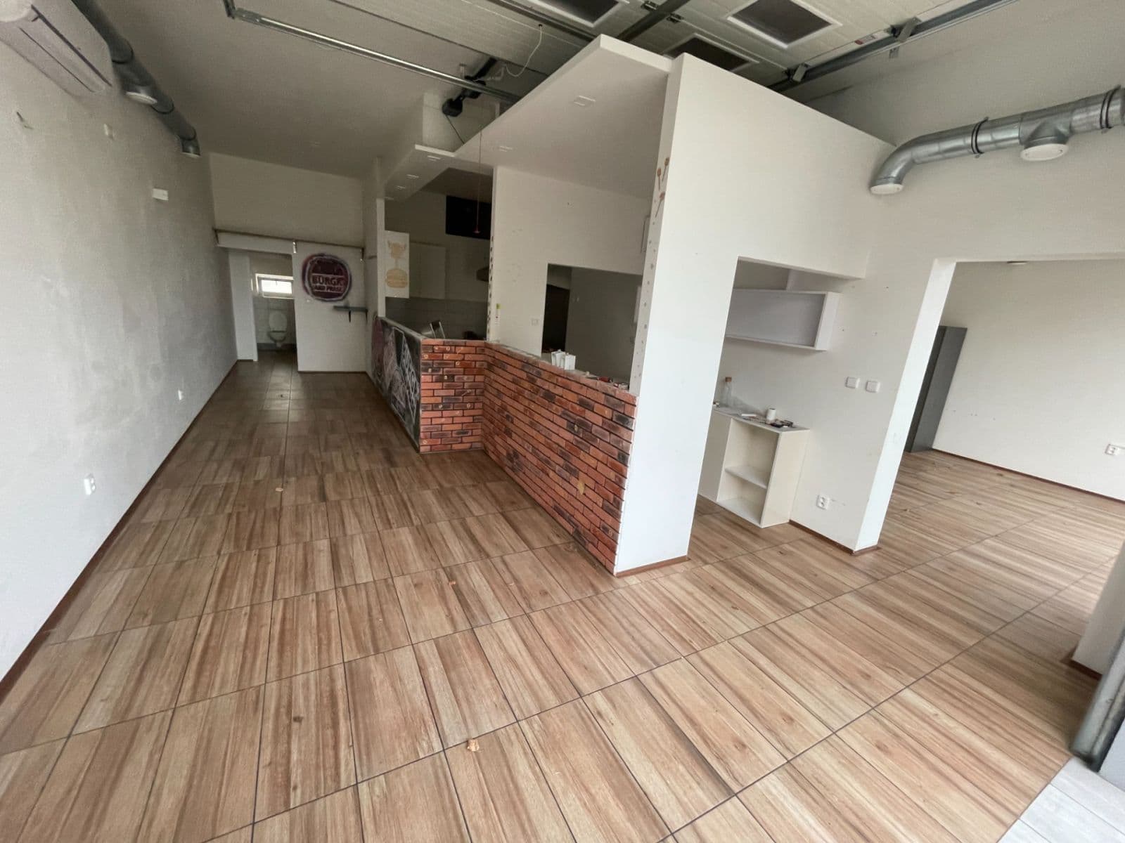 Pronájem nebytového prostoru 65 m², Rostoklaty, Středočeský kraj Pronájem nebytového prostoru 65 m², Rostoklaty, Středočeský kraj