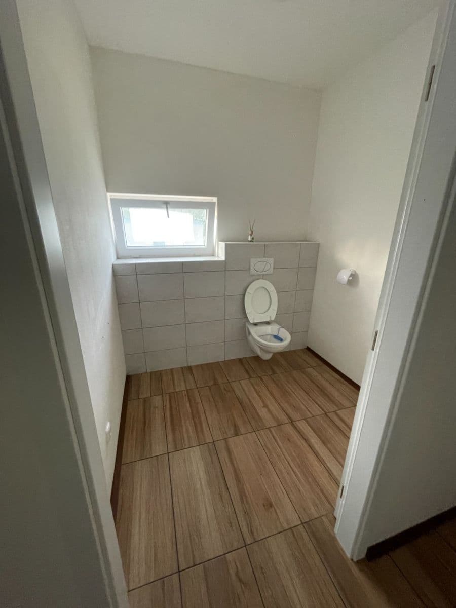 Pronájem nebytového prostoru 65 m², Rostoklaty, Středočeský kraj Pronájem nebytového prostoru 65 m², Rostoklaty, Středočeský kraj