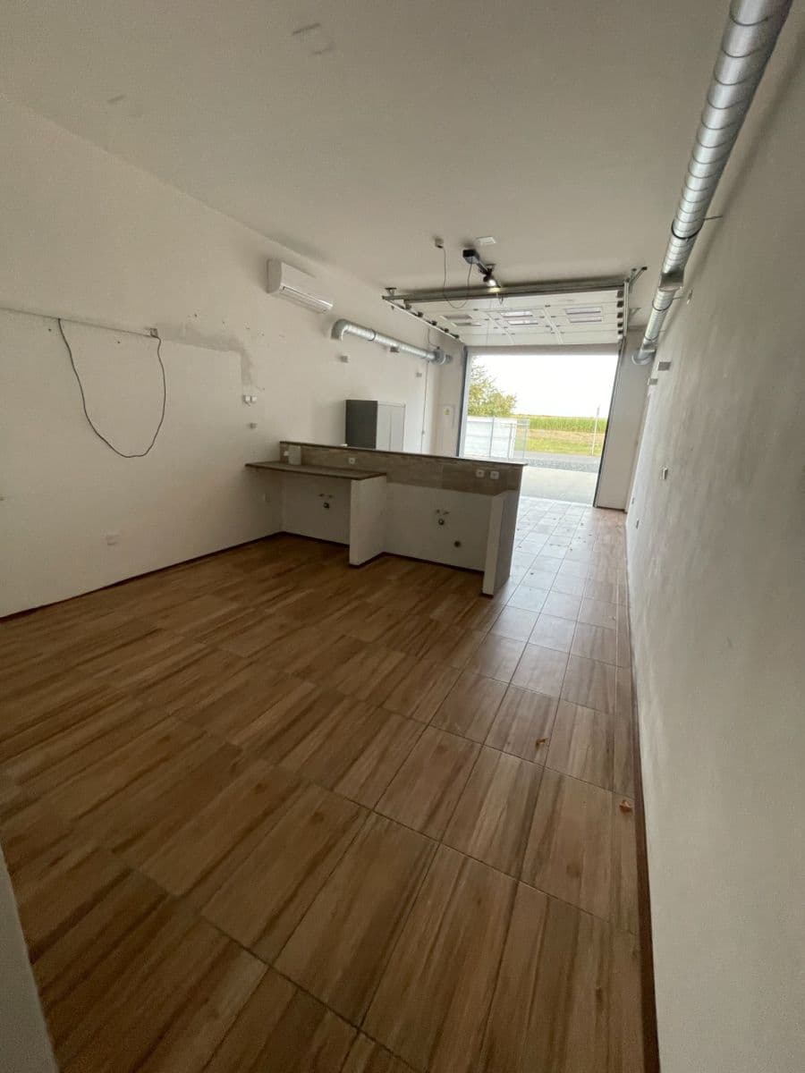 Pronájem nebytového prostoru 65 m², Rostoklaty, Středočeský kraj Pronájem nebytového prostoru 65 m², Rostoklaty, Středočeský kraj
