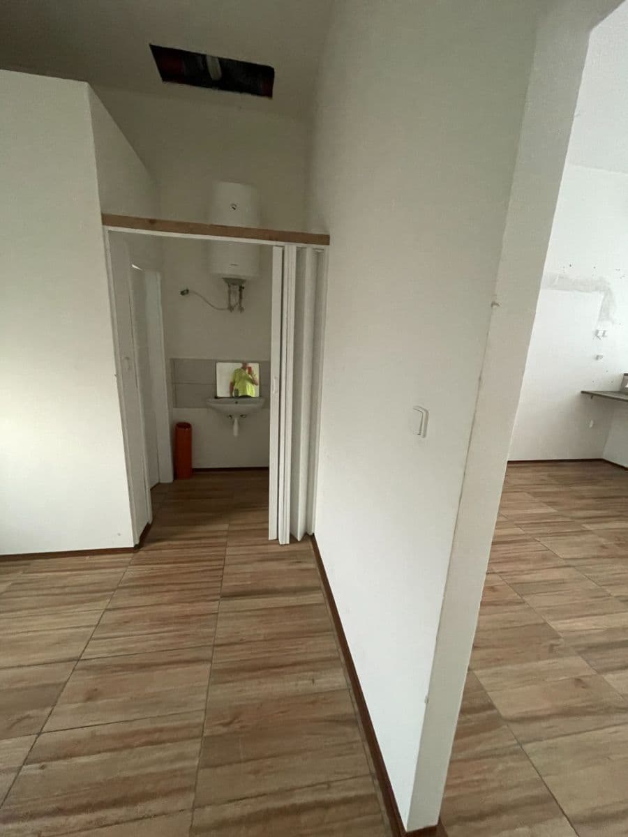 Pronájem nebytového prostoru 65 m², Rostoklaty, Středočeský kraj Pronájem nebytového prostoru 65 m², Rostoklaty, Středočeský kraj