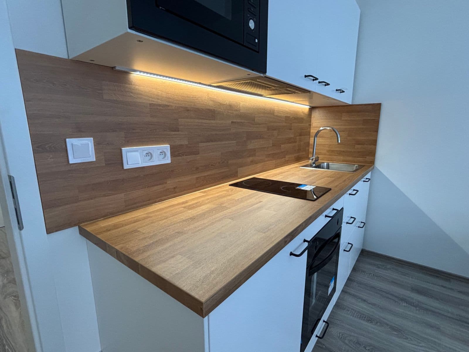 Pronájem bytu 1+kk 32 m², Frištenského, Olomouc, Olomoucký kraj Pronájem bytu 1+kk 32 m², Frištenského, Olomouc, Olomoucký kraj
