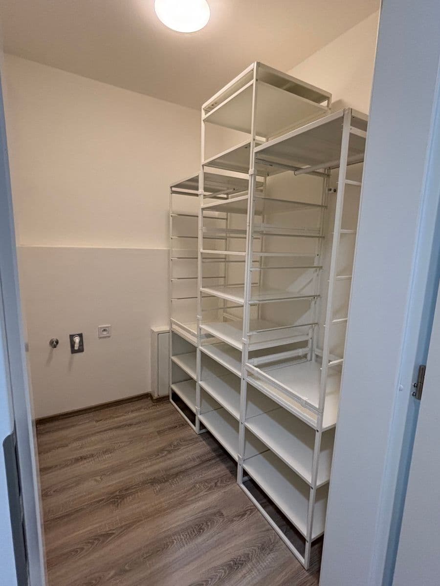 Pronájem bytu 1+kk 32 m², Frištenského, Olomouc, Olomoucký kraj Pronájem bytu 1+kk 32 m², Frištenského, Olomouc, Olomoucký kraj