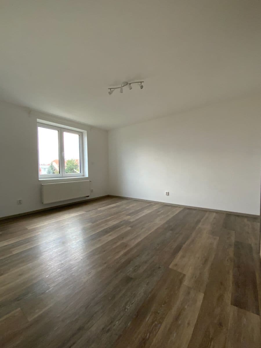 Pronájem bytu 1+kk 28 m², Kašparova, Pardubice, Pardubický kraj Pronájem bytu 1+kk 28 m², Kašparova, Pardubice, Pardubický kraj
