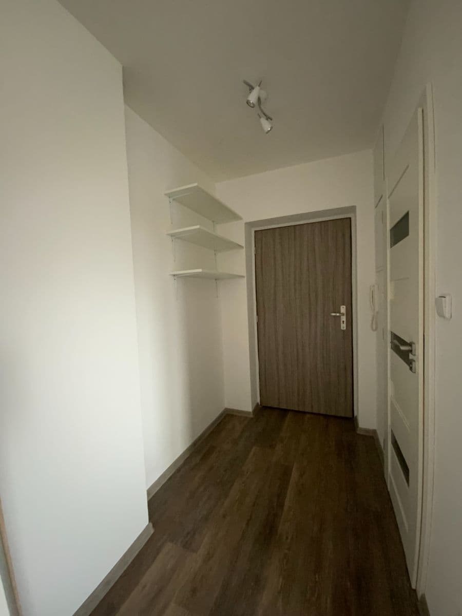 Pronájem bytu 1+kk 28 m², Kašparova, Pardubice, Pardubický kraj Pronájem bytu 1+kk 28 m², Kašparova, Pardubice, Pardubický kraj