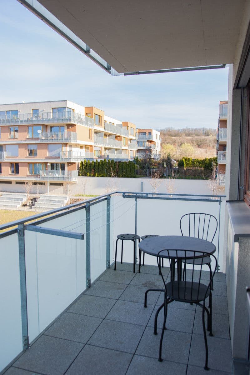 Pronájem bytu 39 m², Pod Stolovou Horou, Praha, Praha Pronájem bytu 39 m², Pod Stolovou Horou, Praha, Praha