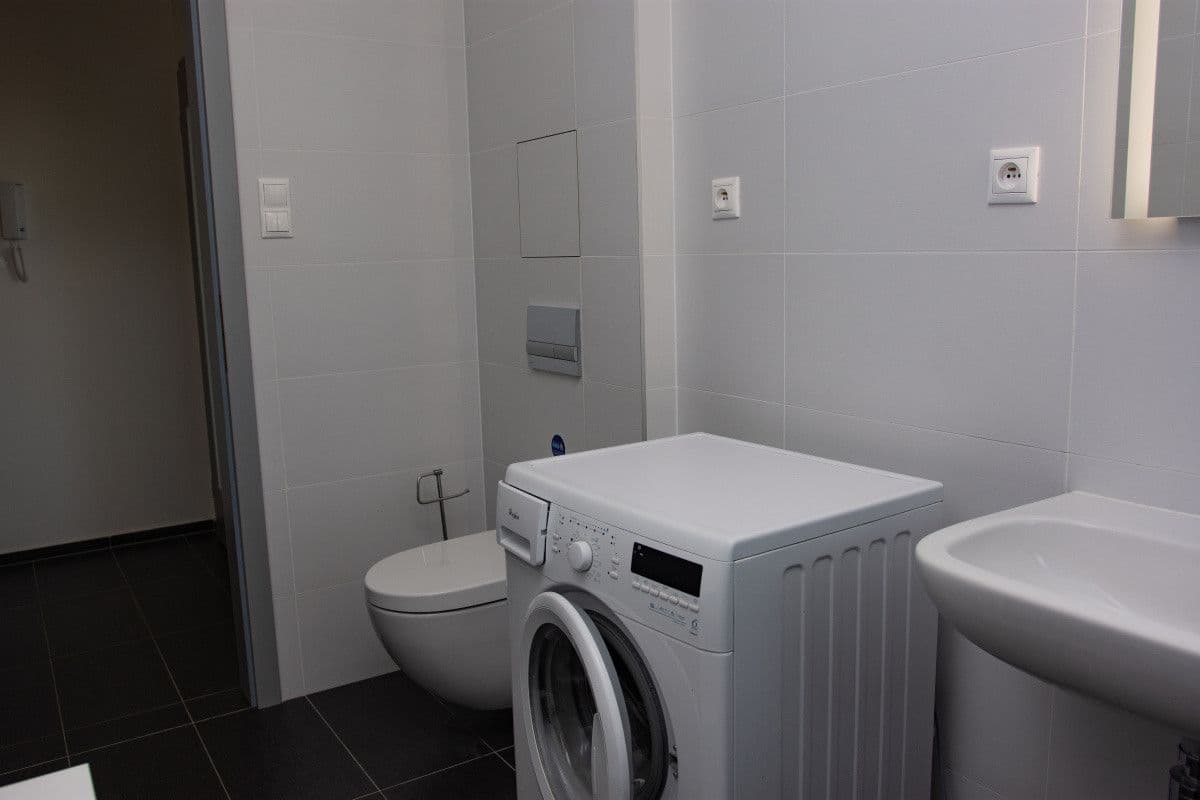 Pronájem bytu 39 m², Pod Stolovou Horou, Praha, Praha Pronájem bytu 39 m², Pod Stolovou Horou, Praha, Praha