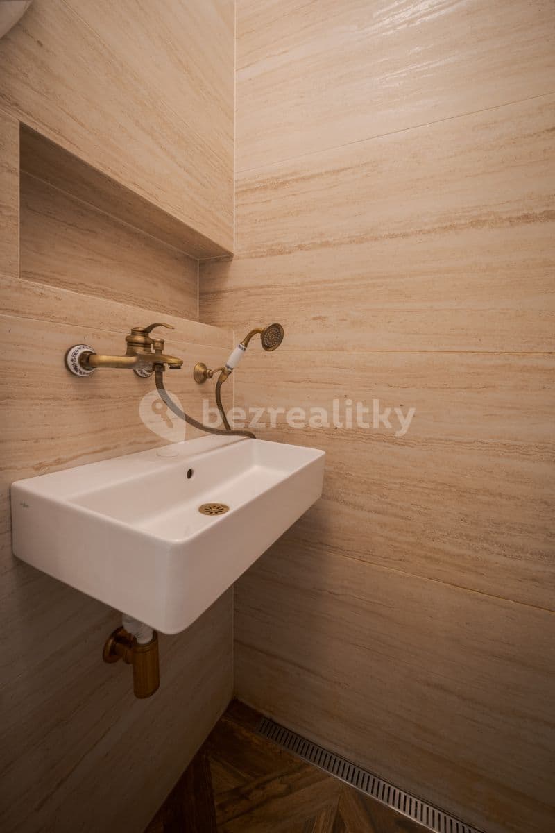 Pronájem bytu 1+kk 29 m², Vítězná, Praha, Praha Pronájem bytu 1+kk 29 m², Vítězná, Praha, Praha