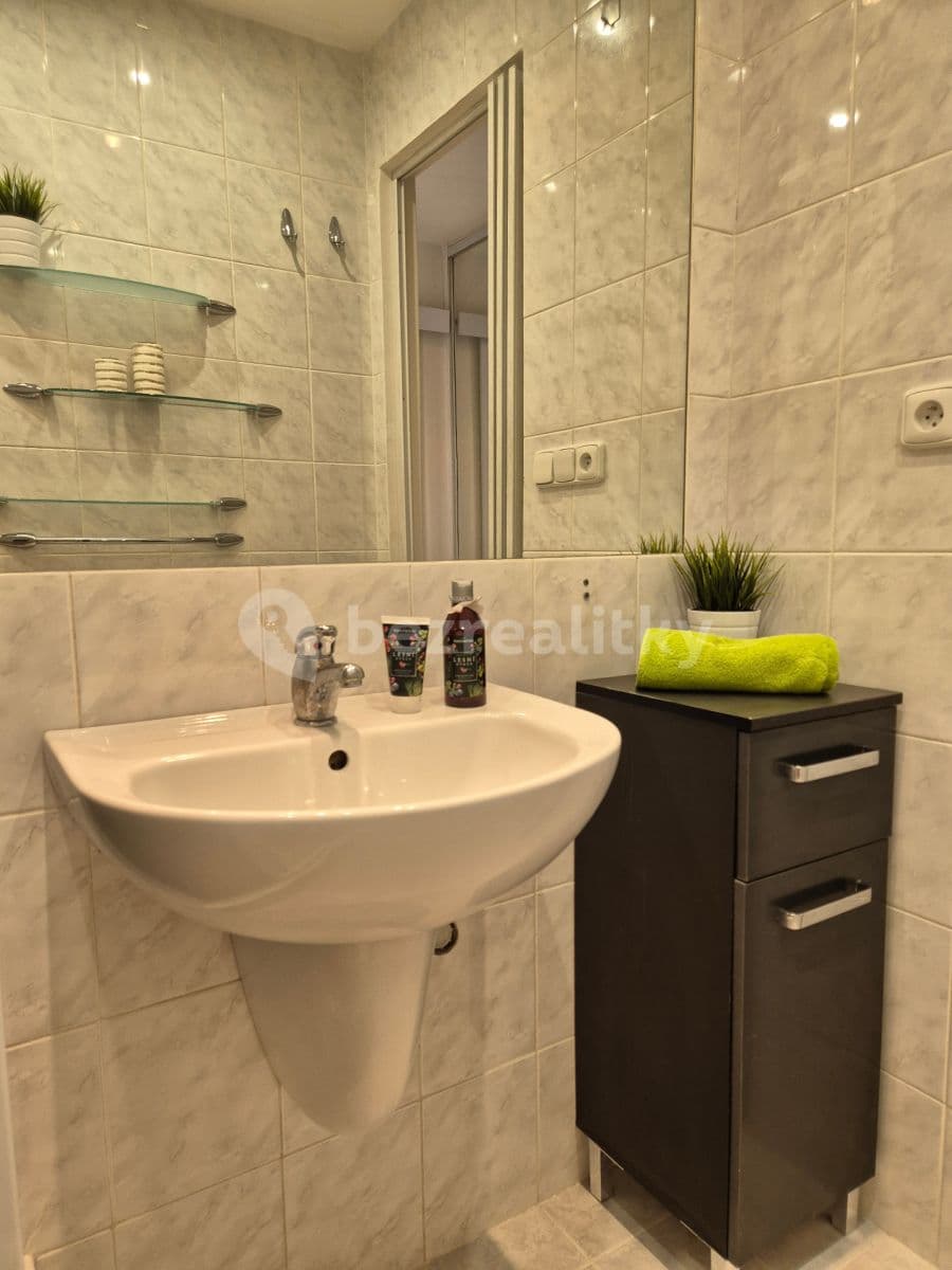 Pronájem bytu 2+kk 43 m², Boloňská, Praha, Praha Pronájem bytu 2+kk 43 m², Boloňská, Praha, Praha