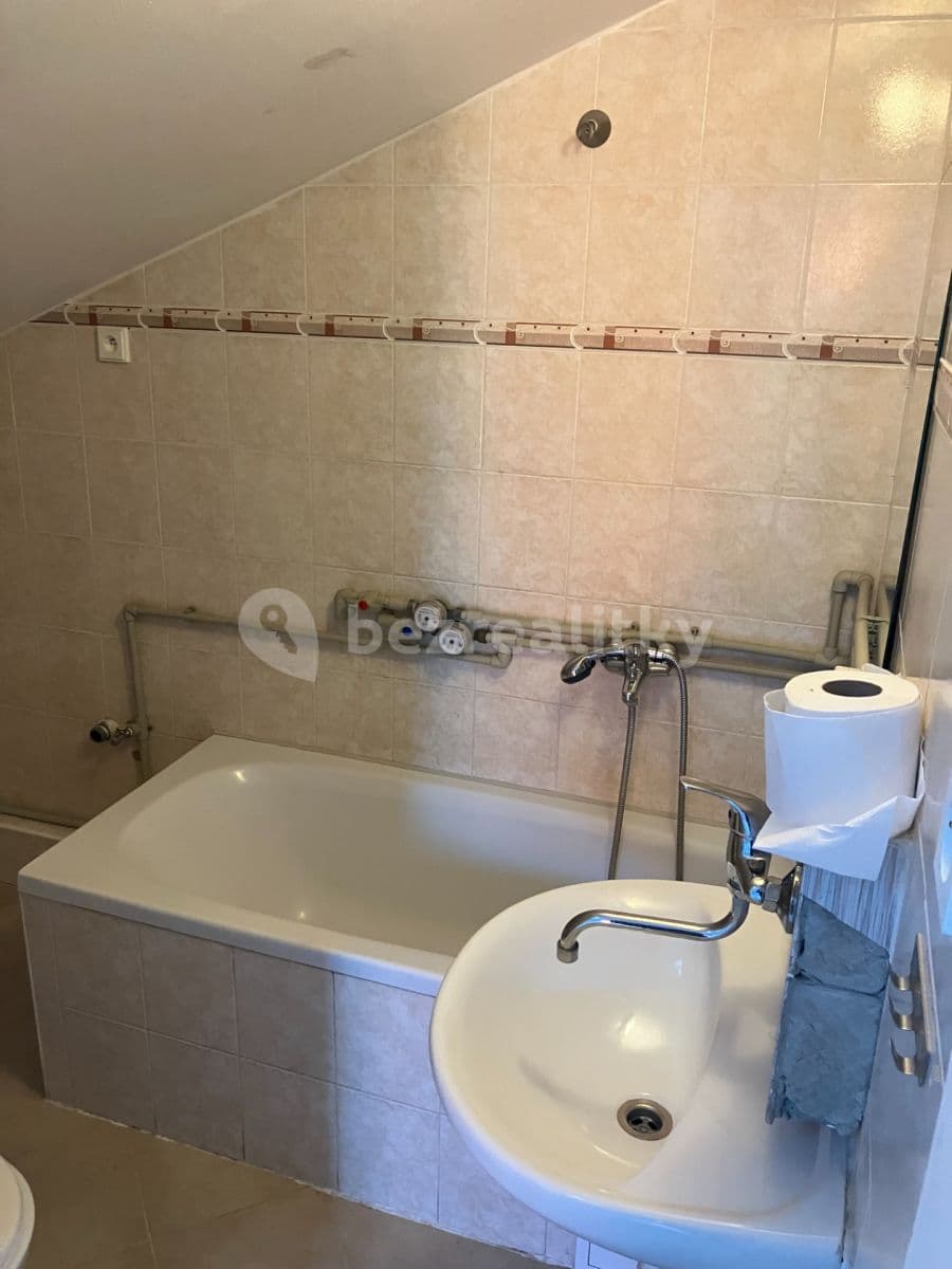 Pronájem bytu 2+1 50 m², nám. Draha, Hřebeč, Středočeský kraj Pronájem bytu 2+1 50 m², nám. Draha, Hřebeč, Středočeský kraj