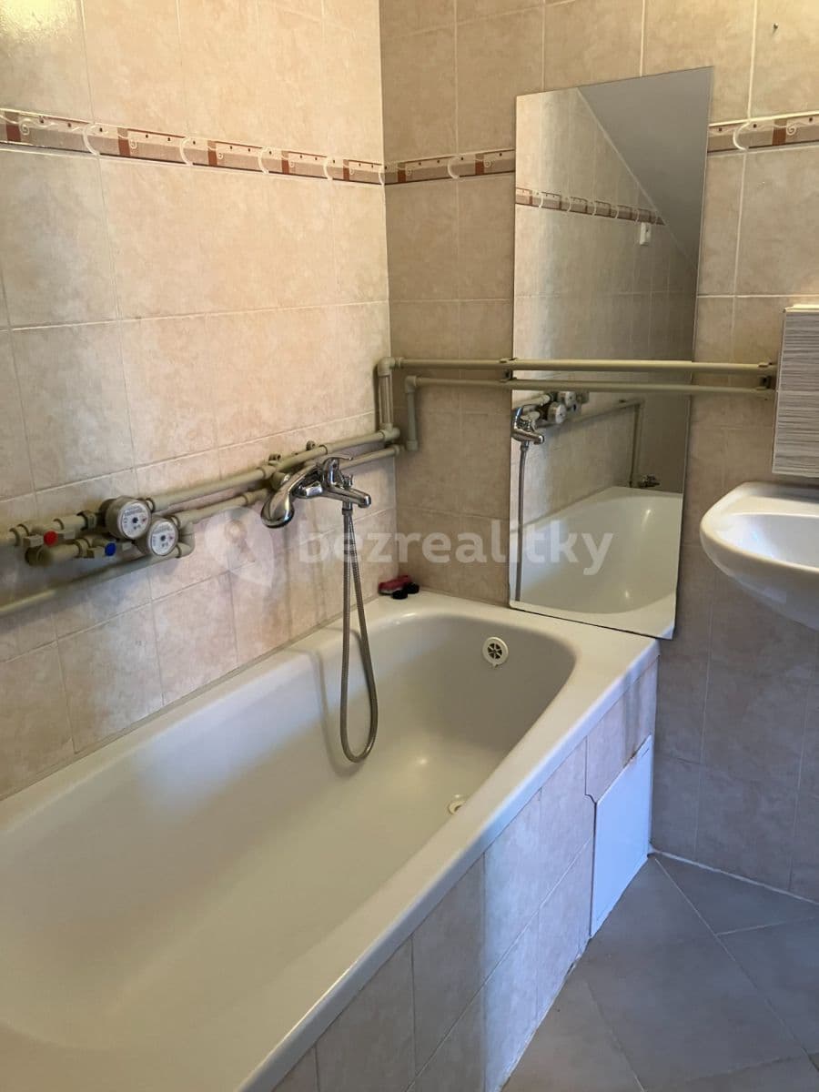 Pronájem bytu 2+1 50 m², nám. Draha, Hřebeč, Středočeský kraj Pronájem bytu 2+1 50 m², nám. Draha, Hřebeč, Středočeský kraj