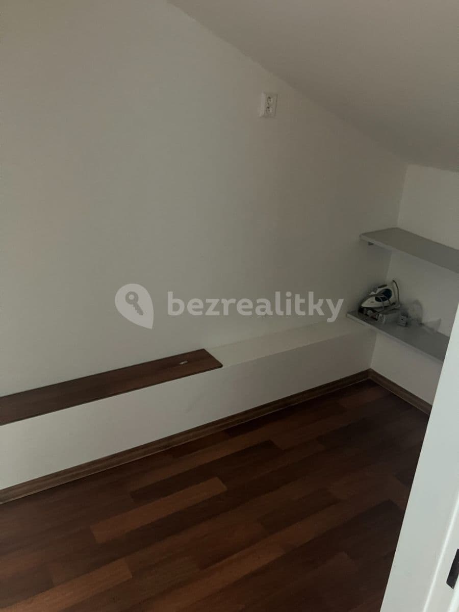 Pronájem bytu 2+1 50 m², nám. Draha, Hřebeč, Středočeský kraj Pronájem bytu 2+1 50 m², nám. Draha, Hřebeč, Středočeský kraj