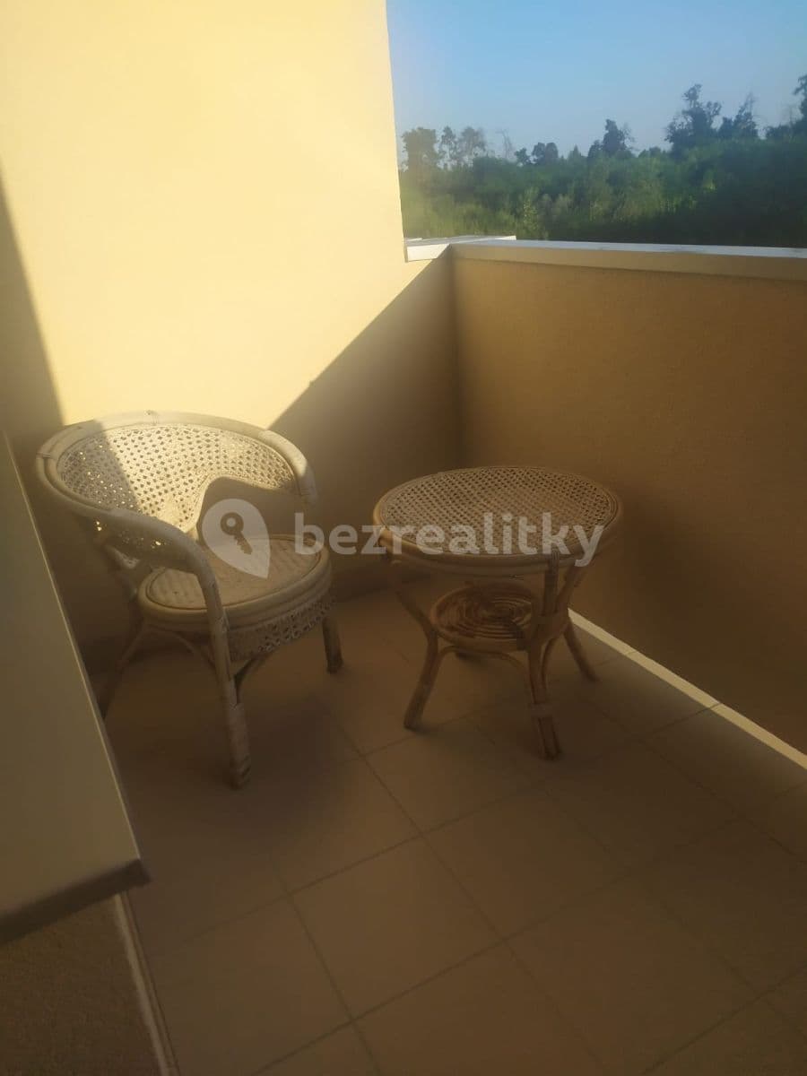 Pronájem bytu 2+1 60 m², Milovice, Středočeský kraj Pronájem bytu 2+1 60 m², Milovice, Středočeský kraj