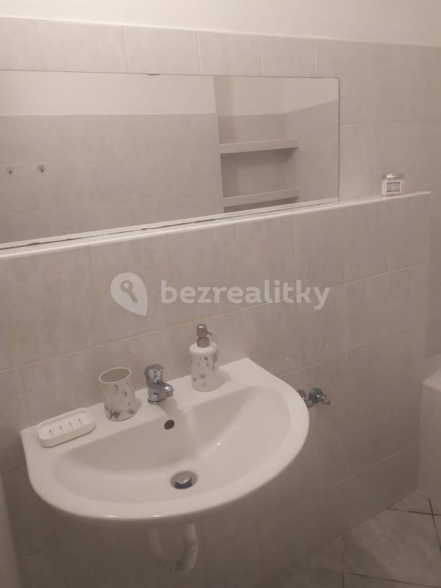 Pronájem bytu 2+1 60 m², Milovice, Středočeský kraj Pronájem bytu 2+1 60 m², Milovice, Středočeský kraj