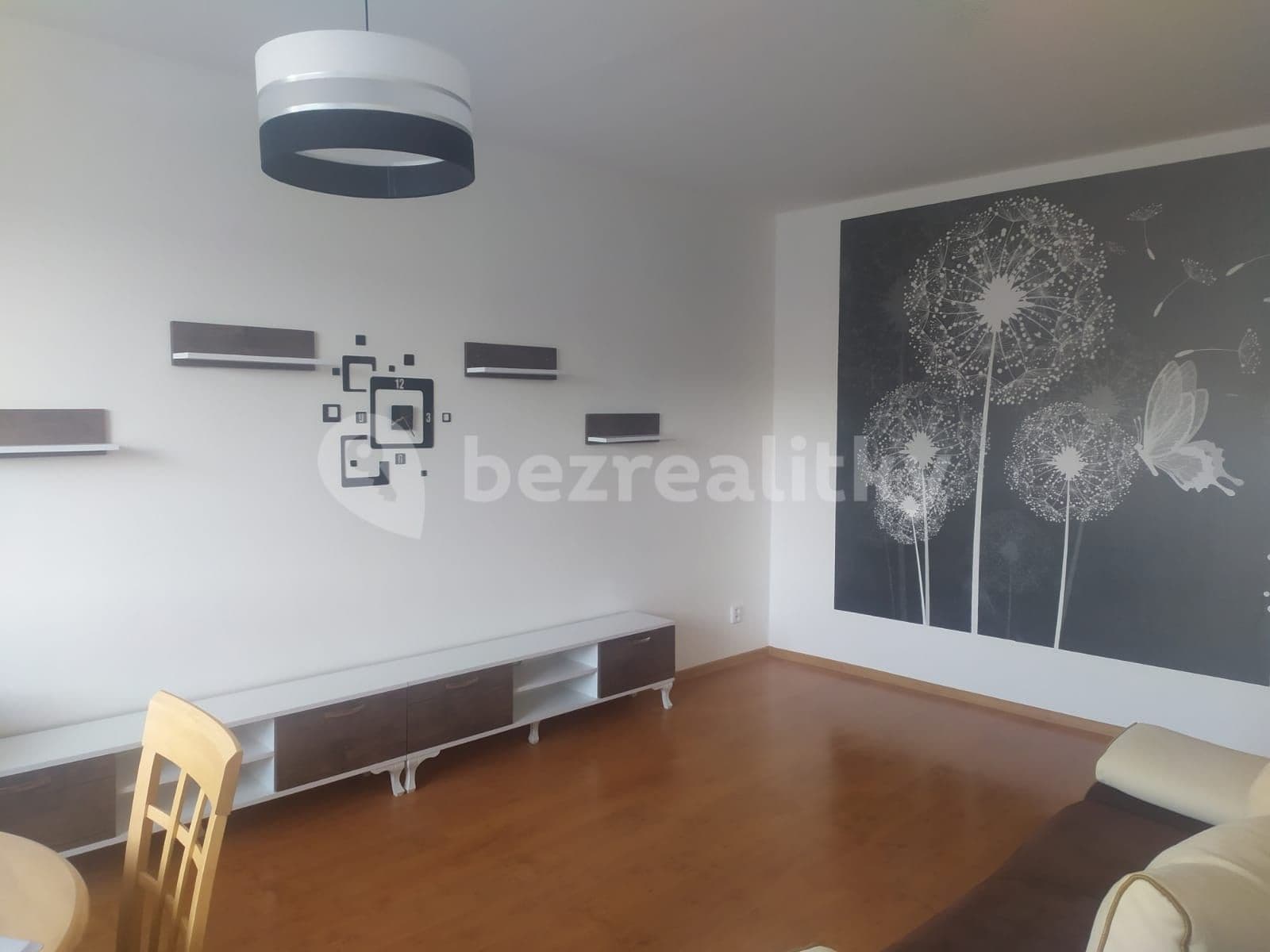 Pronájem bytu 2+1 60 m², Milovice, Středočeský kraj Pronájem bytu 2+1 60 m², Milovice, Středočeský kraj
