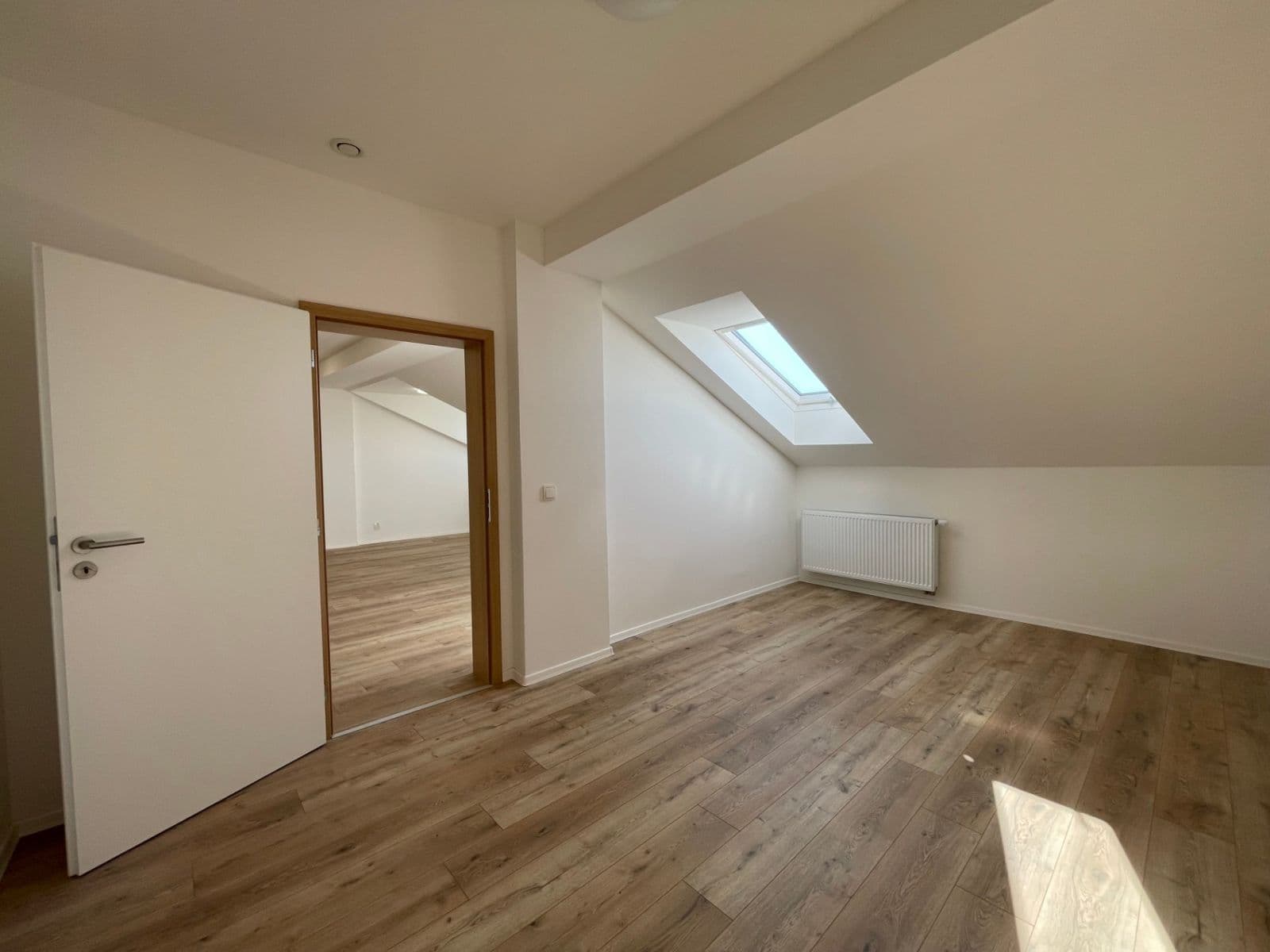 Pronájem bytu 4+1 120 m², Nádražní, Chomutov, Ústecký kraj Pronájem bytu 4+1 120 m², Nádražní, Chomutov, Ústecký kraj