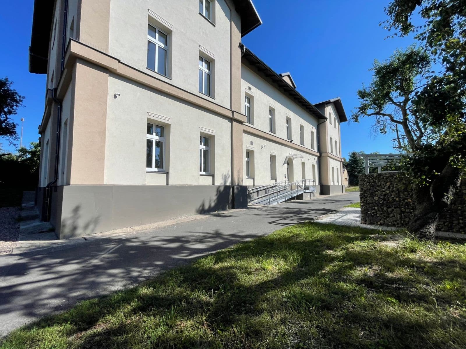 Pronájem bytu 4+1 120 m², Nádražní, Chomutov, Ústecký kraj Pronájem bytu 4+1 120 m², Nádražní, Chomutov, Ústecký kraj