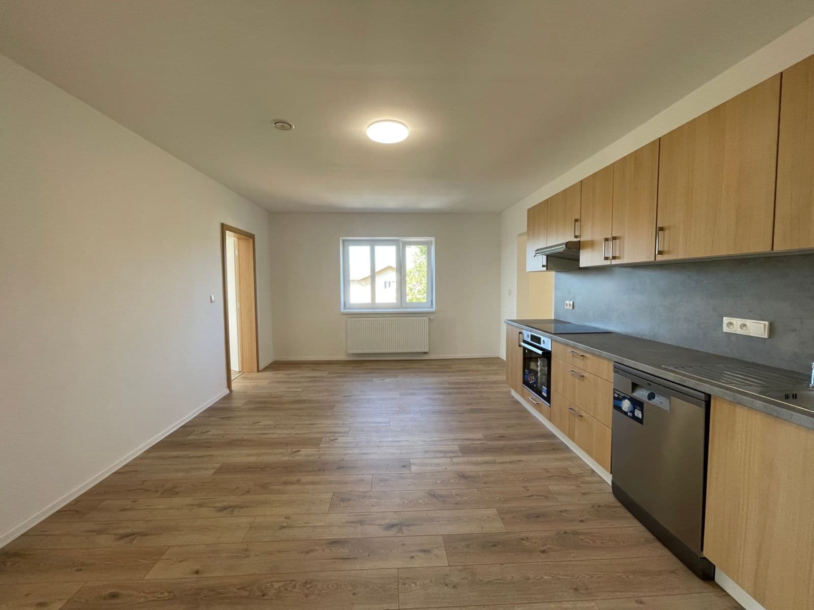 Pronájem bytu 4+1 120 m², Nádražní, Chomutov, Ústecký kraj Pronájem bytu 4+1 120 m², Nádražní, Chomutov, Ústecký kraj