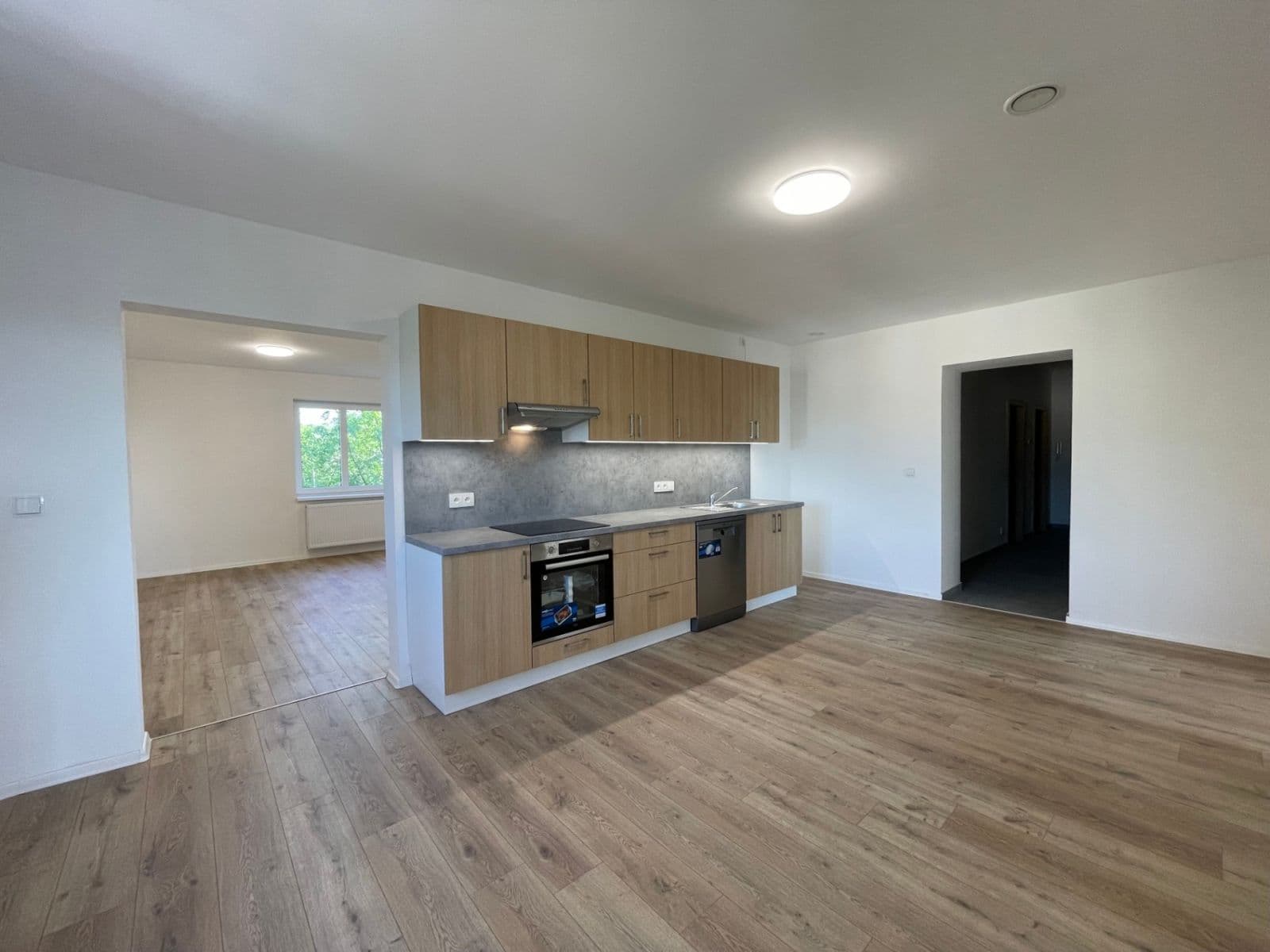 Pronájem bytu 4+1 120 m², Nádražní, Chomutov, Ústecký kraj Pronájem bytu 4+1 120 m², Nádražní, Chomutov, Ústecký kraj