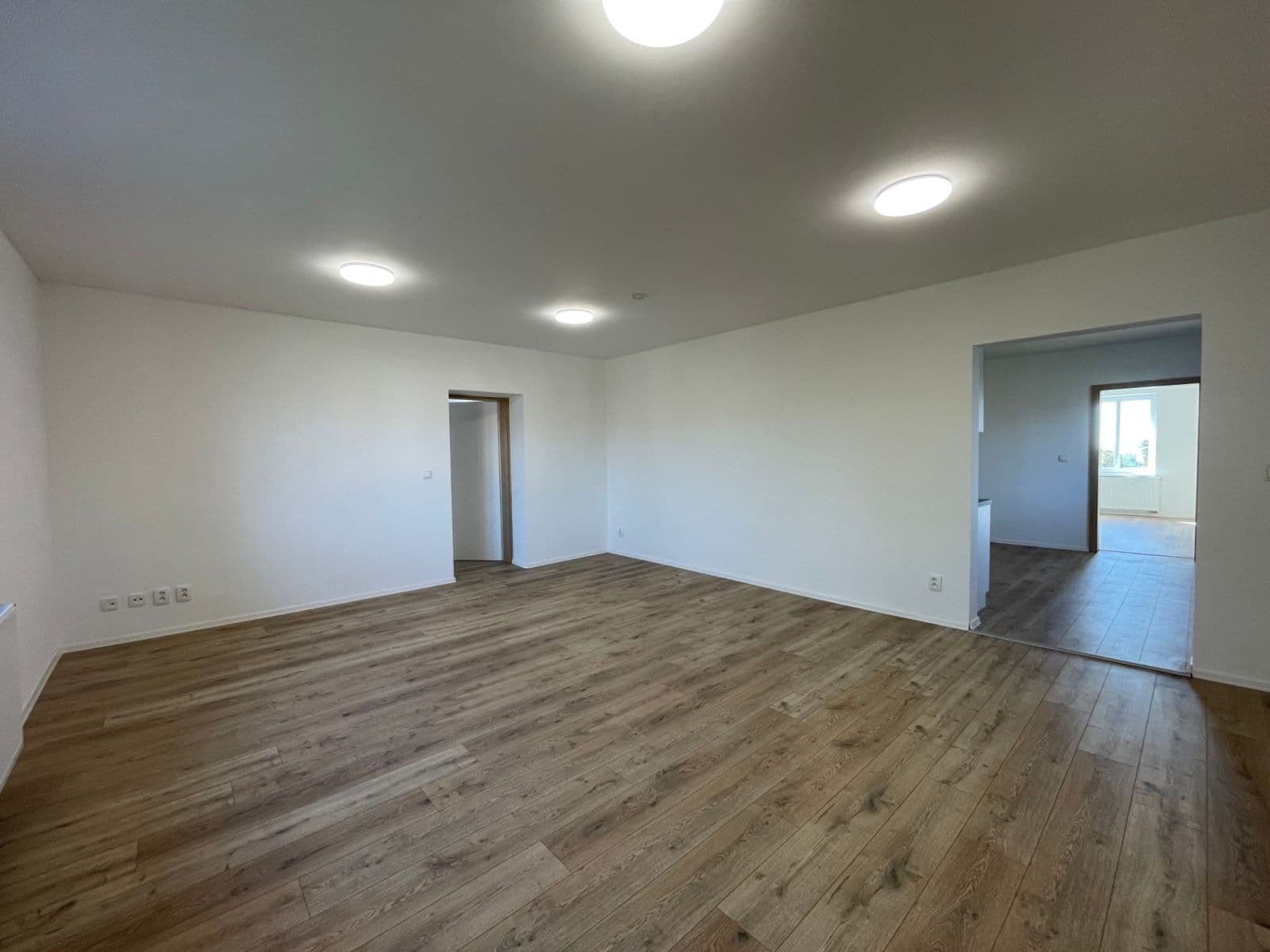 Pronájem bytu 4+1 120 m², Nádražní, Chomutov, Ústecký kraj Pronájem bytu 4+1 120 m², Nádražní, Chomutov, Ústecký kraj