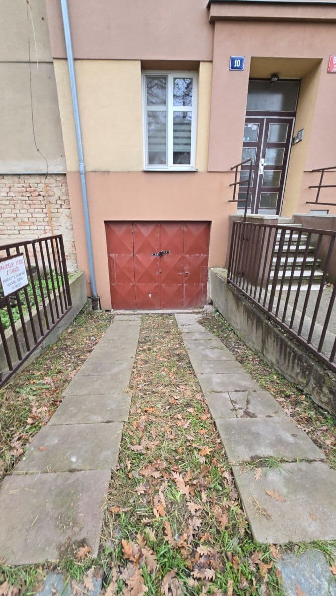 Pronájem garáže 32 m², Nad Malým mýtem, Praha, Praha Pronájem garáže 32 m², Nad Malým mýtem, Praha, Praha