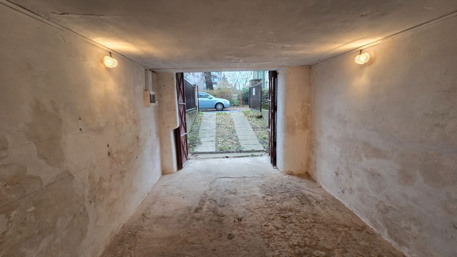 Pronájem garáže 32 m², Nad Malým mýtem, Praha, Praha Pronájem garáže 32 m², Nad Malým mýtem, Praha, Praha