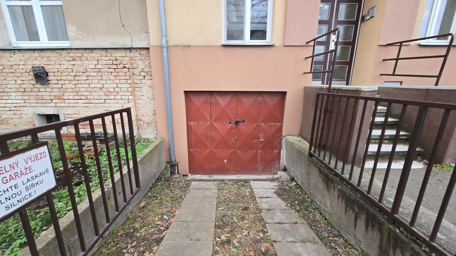 Pronájem garáže 32 m², Nad Malým mýtem, Praha, Praha Pronájem garáže 32 m², Nad Malým mýtem, Praha, Praha