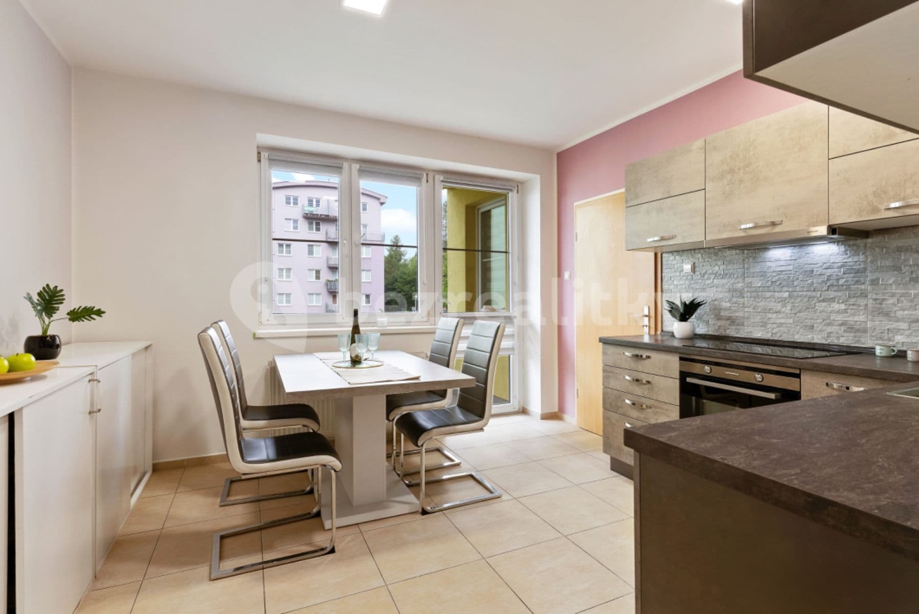 Pronájem bytu 3+1 83 m², Nádvorní, Liberec, Liberecký kraj Pronájem bytu 3+1 83 m², Nádvorní, Liberec, Liberecký kraj