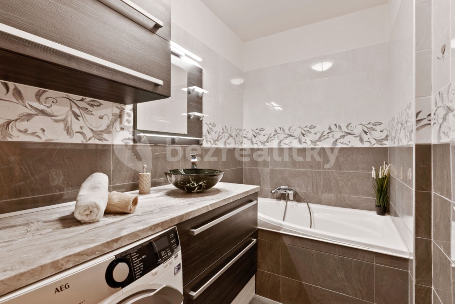 Pronájem bytu 3+1 83 m², Nádvorní, Liberec, Liberecký kraj Pronájem bytu 3+1 83 m², Nádvorní, Liberec, Liberecký kraj