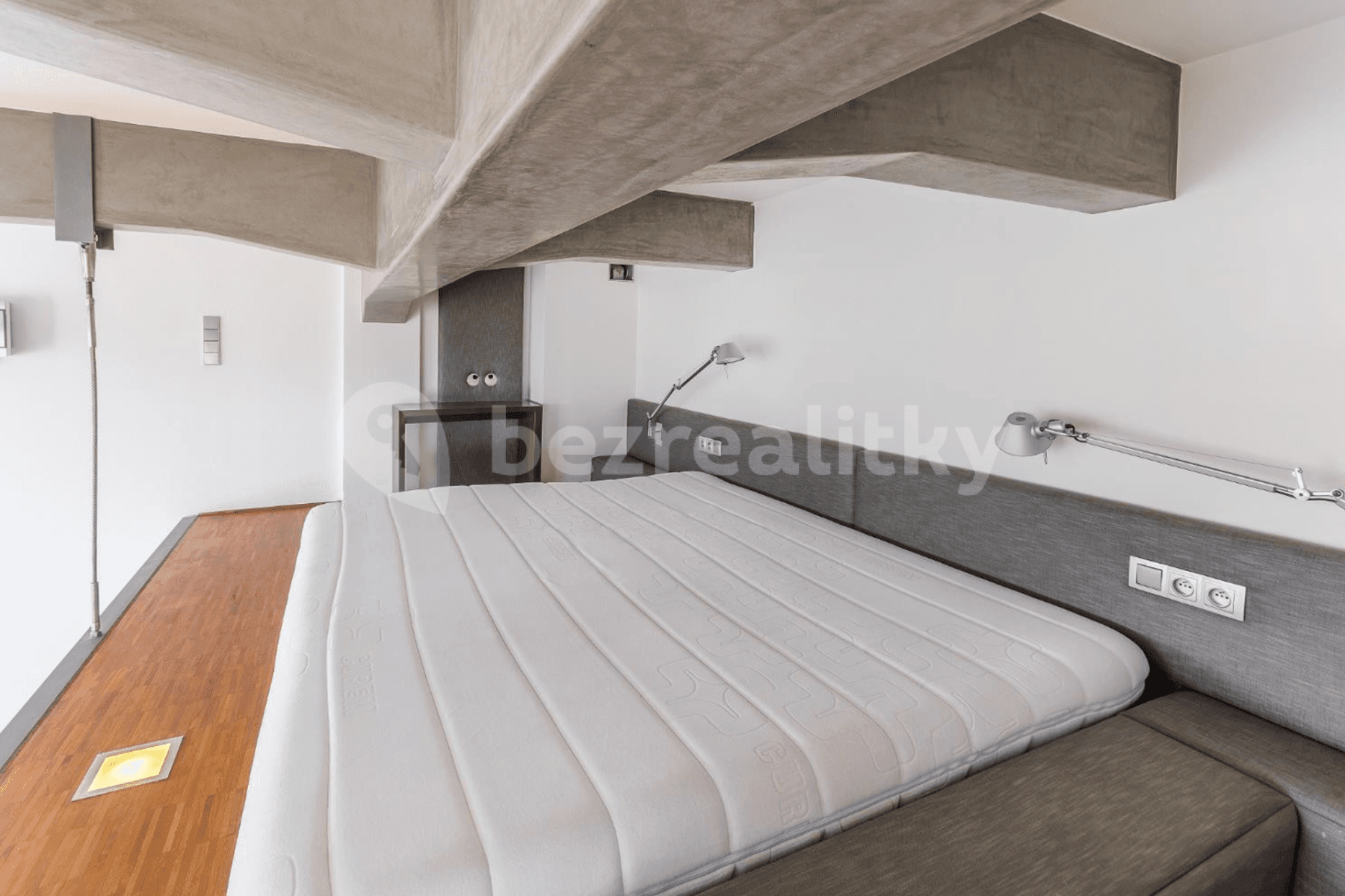 Pronájem bytu 1+kk 114 m², Křížová, Praha, Praha Pronájem bytu 1+kk 114 m², Křížová, Praha, Praha