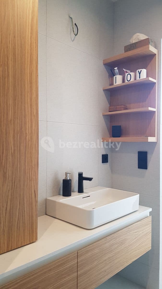 Pronájem bytu 1+1 52 m², Charlese de Gaulla, Praha, Praha Pronájem bytu 1+1 52 m², Charlese de Gaulla, Praha, Praha
