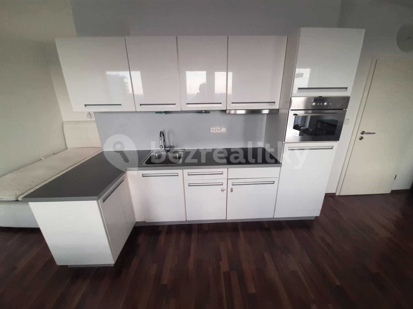 Pronájem bytu 1+kk 43 m², Pelušková, Praha, Praha Pronájem bytu 1+kk 43 m², Pelušková, Praha, Praha