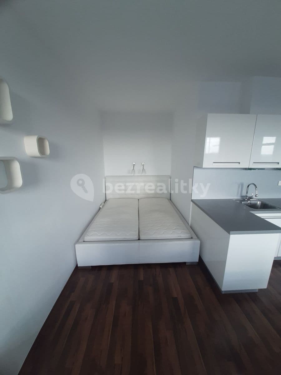 Pronájem bytu 1+kk 43 m², Pelušková, Praha, Praha Pronájem bytu 1+kk 43 m², Pelušková, Praha, Praha