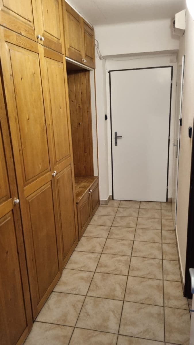 Pronájem bytu 2+1 65 m², Dr. E. Beneše, Bystřice, Středočeský kraj Pronájem bytu 2+1 65 m², Dr. E. Beneše, Bystřice, Středočeský kraj