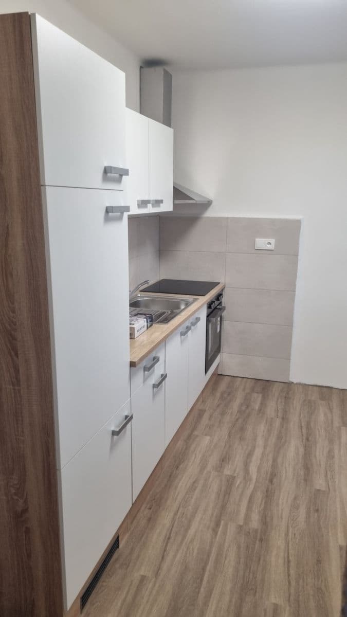 Pronájem bytu 2+1 65 m², Dr. E. Beneše, Bystřice, Středočeský kraj Pronájem bytu 2+1 65 m², Dr. E. Beneše, Bystřice, Středočeský kraj