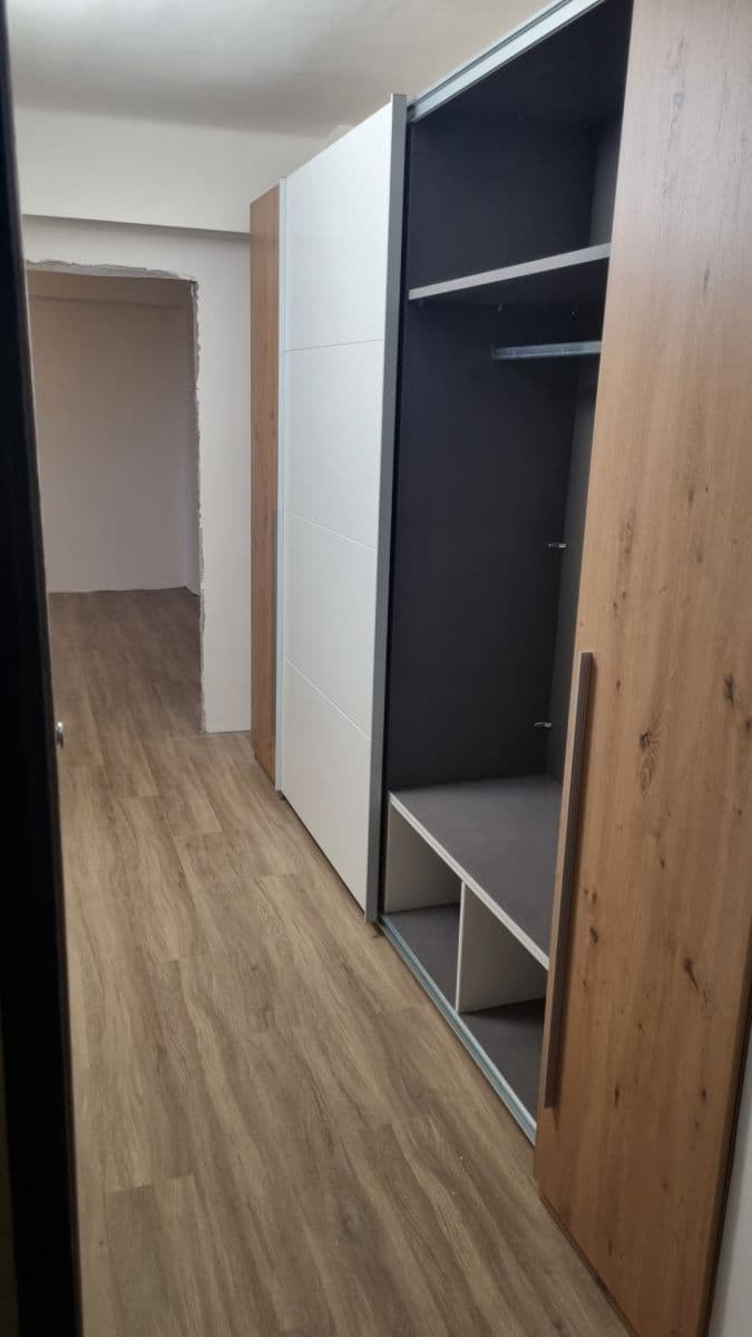 Pronájem bytu 2+1 65 m², Dr. E. Beneše, Bystřice, Středočeský kraj Pronájem bytu 2+1 65 m², Dr. E. Beneše, Bystřice, Středočeský kraj