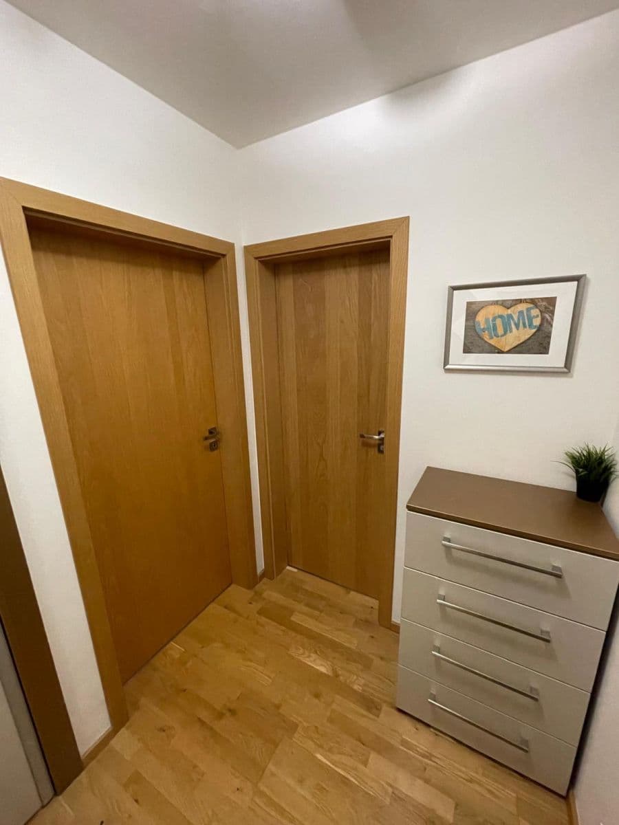 Prodej bytu 1+kk 36 m², U Roháčových kasáren, Praha, Praha Prodej bytu 1+kk 36 m², U Roháčových kasáren, Praha, Praha