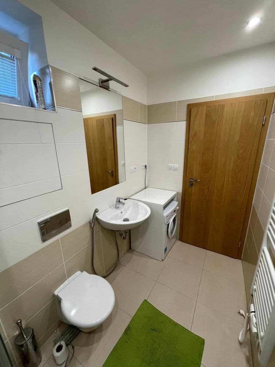 Prodej bytu 1+kk 36 m², U Roháčových kasáren, Praha, Praha Prodej bytu 1+kk 36 m², U Roháčových kasáren, Praha, Praha
