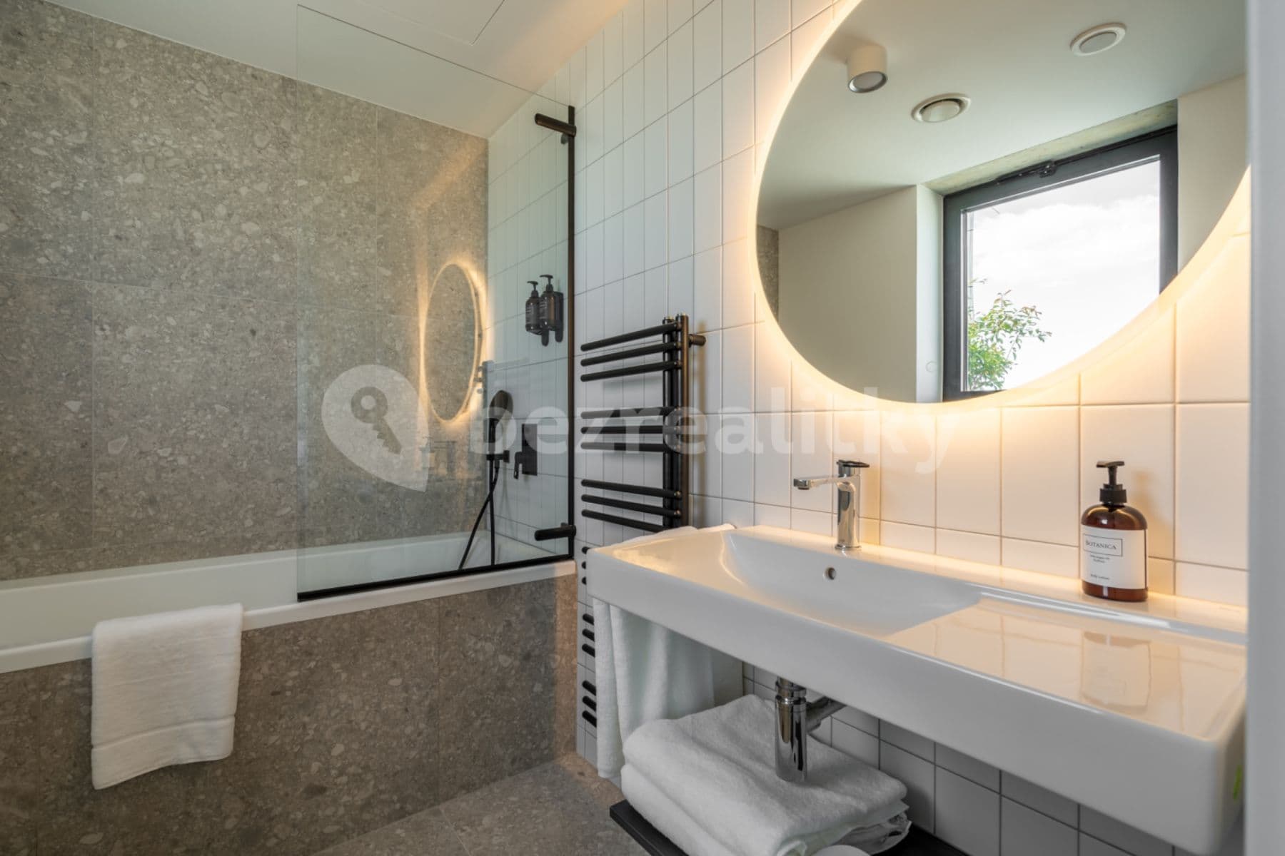 Pronájem bytu 1+kk 37 m², Obchodní, Říčany, Středočeský kraj Pronájem bytu 1+kk 37 m², Obchodní, Říčany, Středočeský kraj