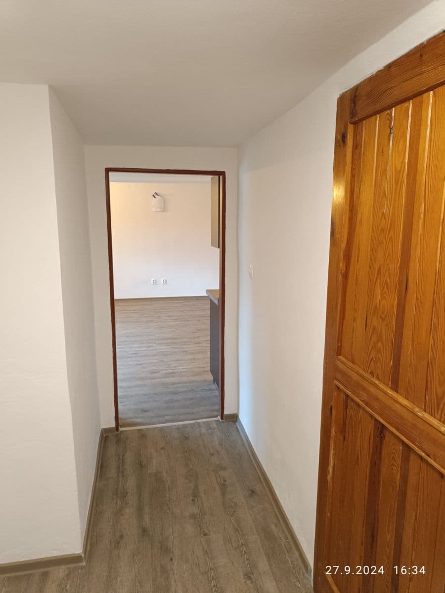 Pronájem bytu 1+kk 35 m², Nebužely, Středočeský kraj Pronájem bytu 1+kk 35 m², Nebužely, Středočeský kraj
