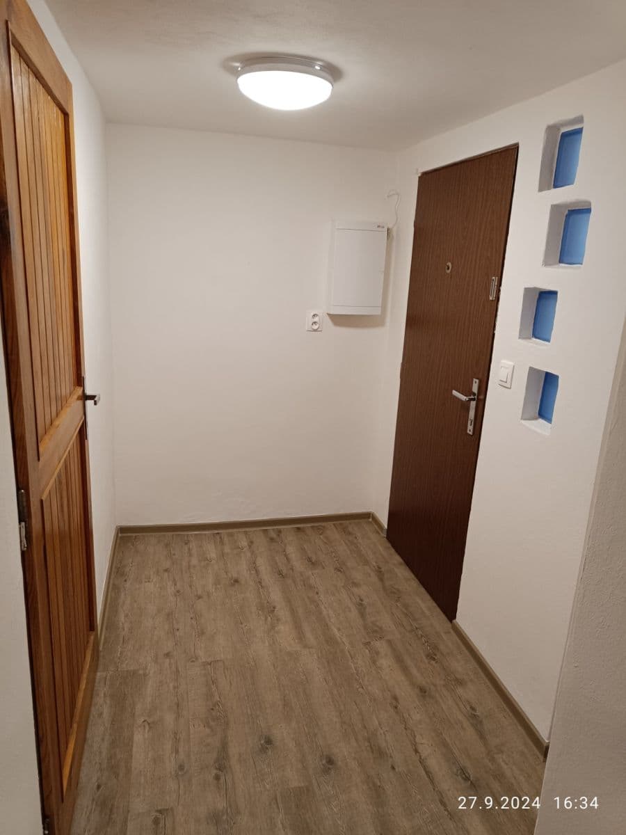 Pronájem bytu 1+kk 35 m², Nebužely, Středočeský kraj Pronájem bytu 1+kk 35 m², Nebužely, Středočeský kraj