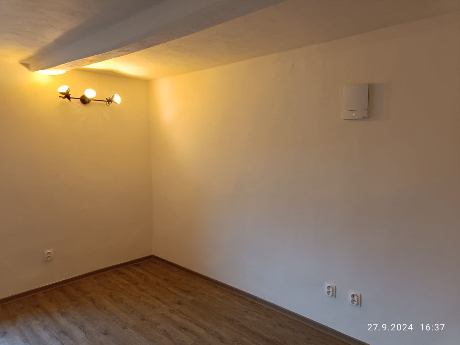 Pronájem bytu 1+kk 35 m², Nebužely, Středočeský kraj Pronájem bytu 1+kk 35 m², Nebužely, Středočeský kraj