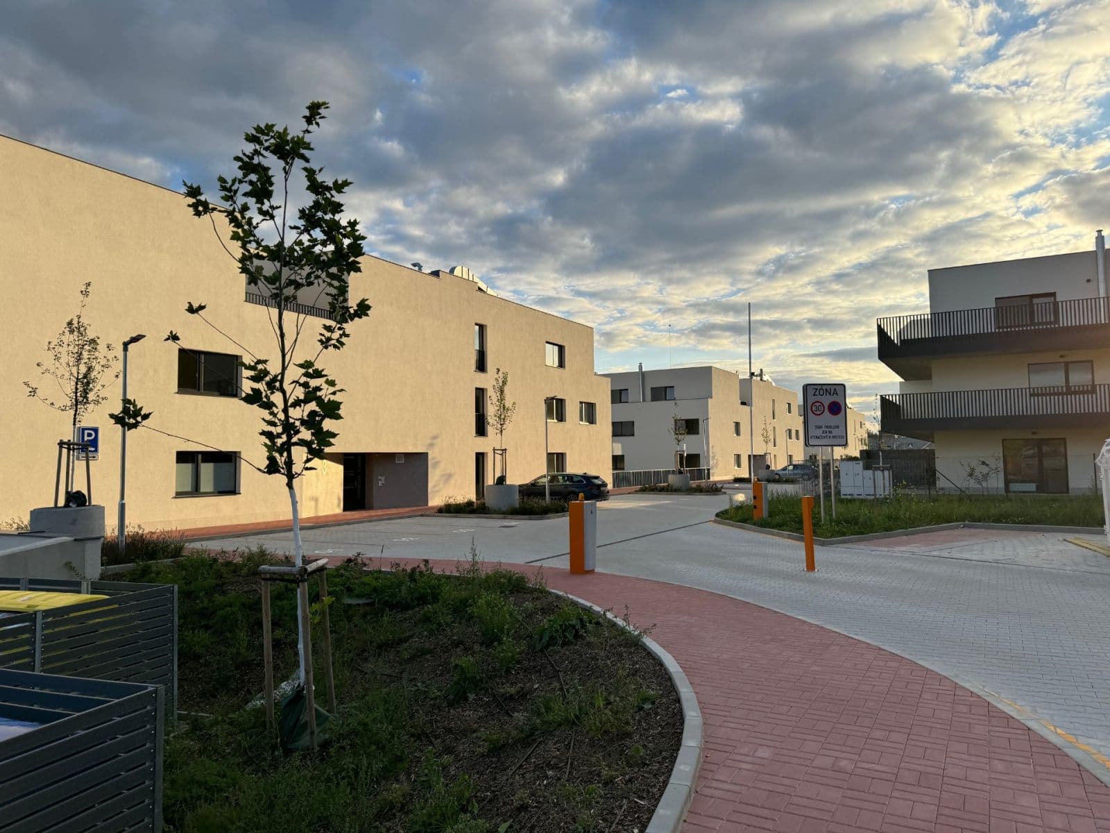 Pronájem bytu 2+kk 45 m², U Židovského hřbitova, Beroun, Středočeský kraj Pronájem bytu 2+kk 45 m², U Židovského hřbitova, Beroun, Středočeský kraj