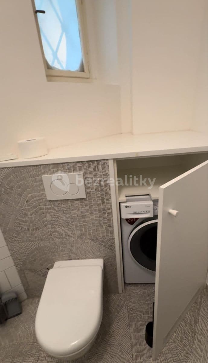 Pronájem bytu 2+kk 42 m², Pobřežní, Praha, Praha Pronájem bytu 2+kk 42 m², Pobřežní, Praha, Praha