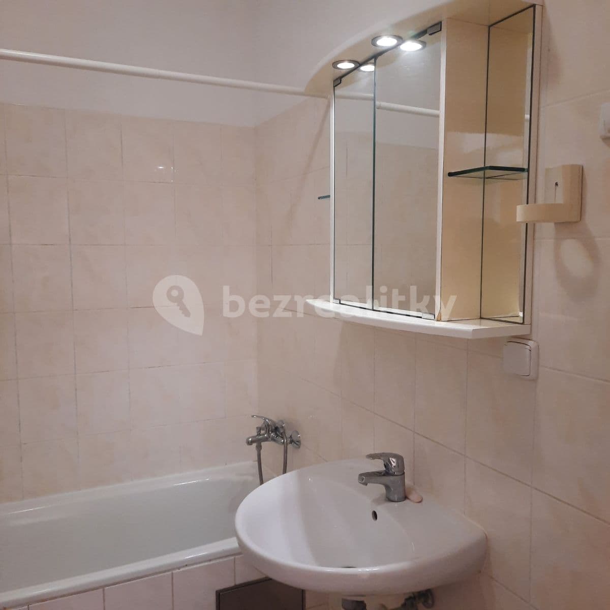 Pronájem bytu 1+kk 34 m², Padovská, Praha, Praha Pronájem bytu 1+kk 34 m², Padovská, Praha, Praha