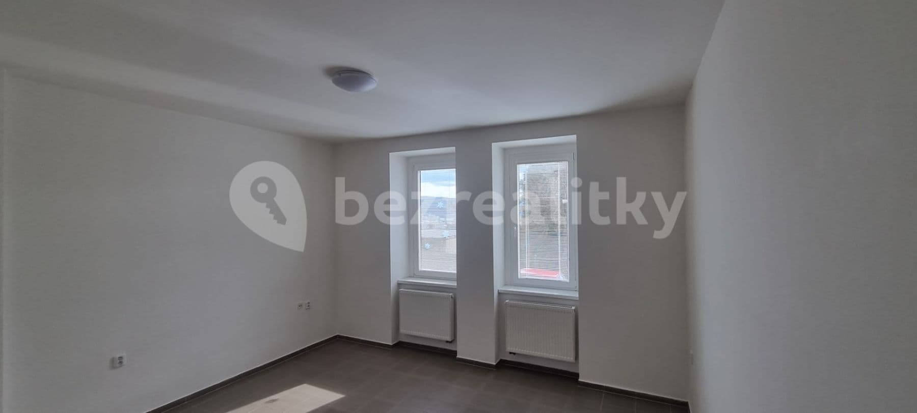 Pronájem bytu 1+1 40 m², Emy Destinové, Ústí nad Labem, Ústecký kraj Pronájem bytu 1+1 40 m², Emy Destinové, Ústí nad Labem, Ústecký kraj