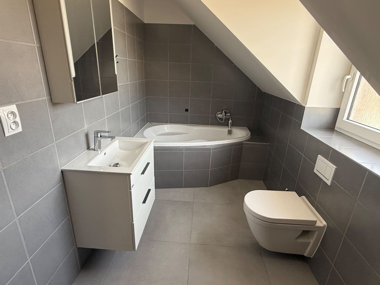 Pronájem domu 130 m², pozemek 305 m², Kozomínská, Postřižín, Středočeský kraj Pronájem domu 130 m², pozemek 305 m², Kozomínská, Postřižín, Středočeský kraj