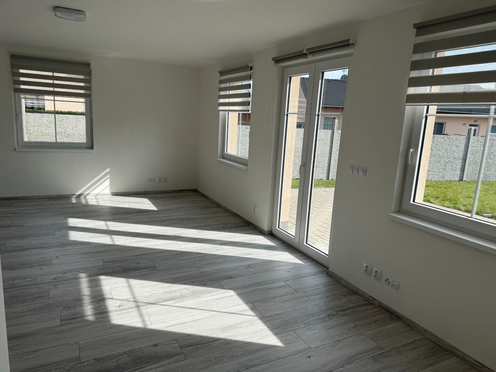 Pronájem domu 130 m², pozemek 305 m², Kozomínská, Postřižín, Středočeský kraj Pronájem domu 130 m², pozemek 305 m², Kozomínská, Postřižín, Středočeský kraj