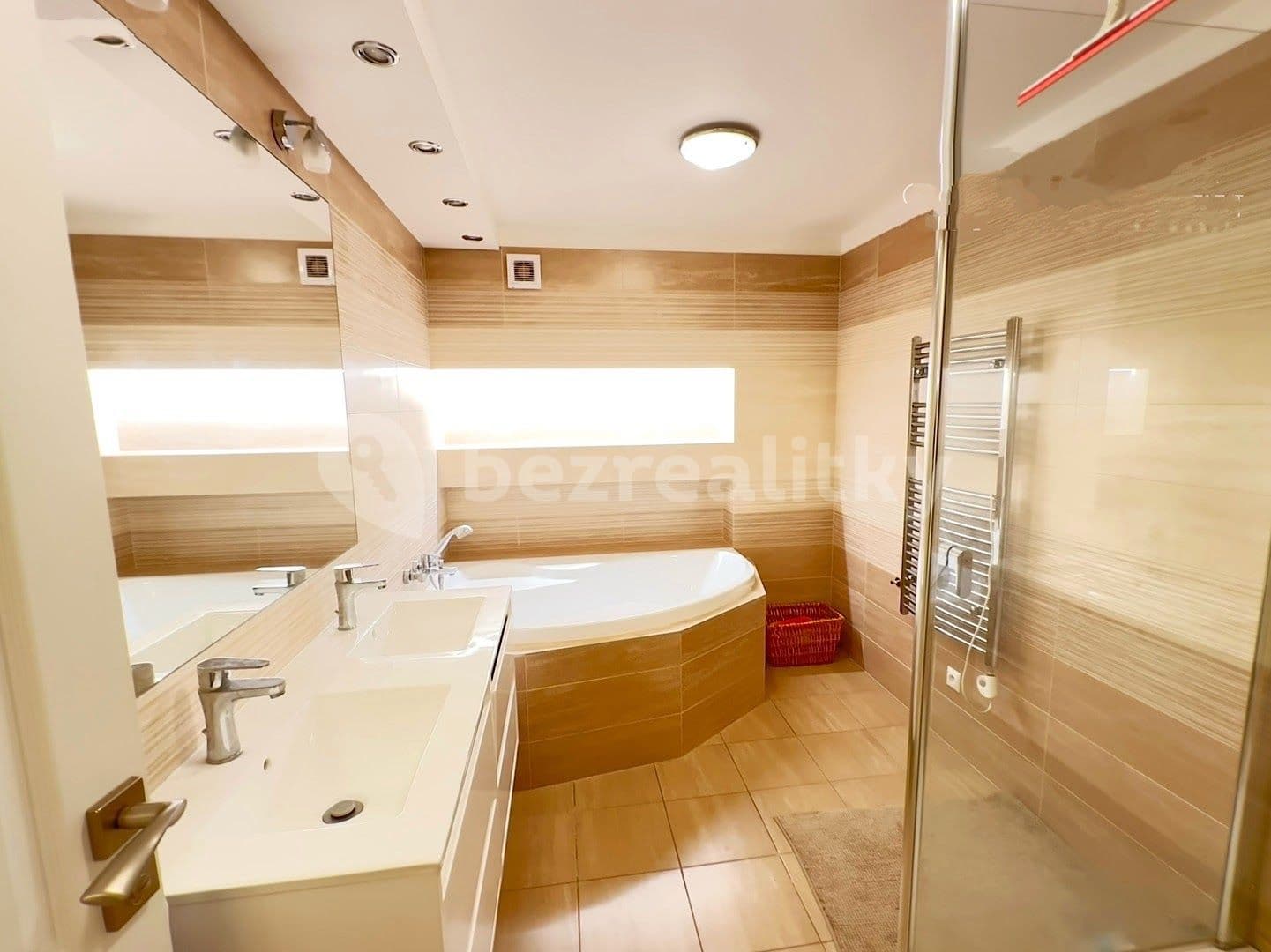 Pronájem domu 178 m², pozemek 440 m², Nad Mlýnem, Praha, Praha Pronájem domu 178 m², pozemek 440 m², Nad Mlýnem, Praha, Praha