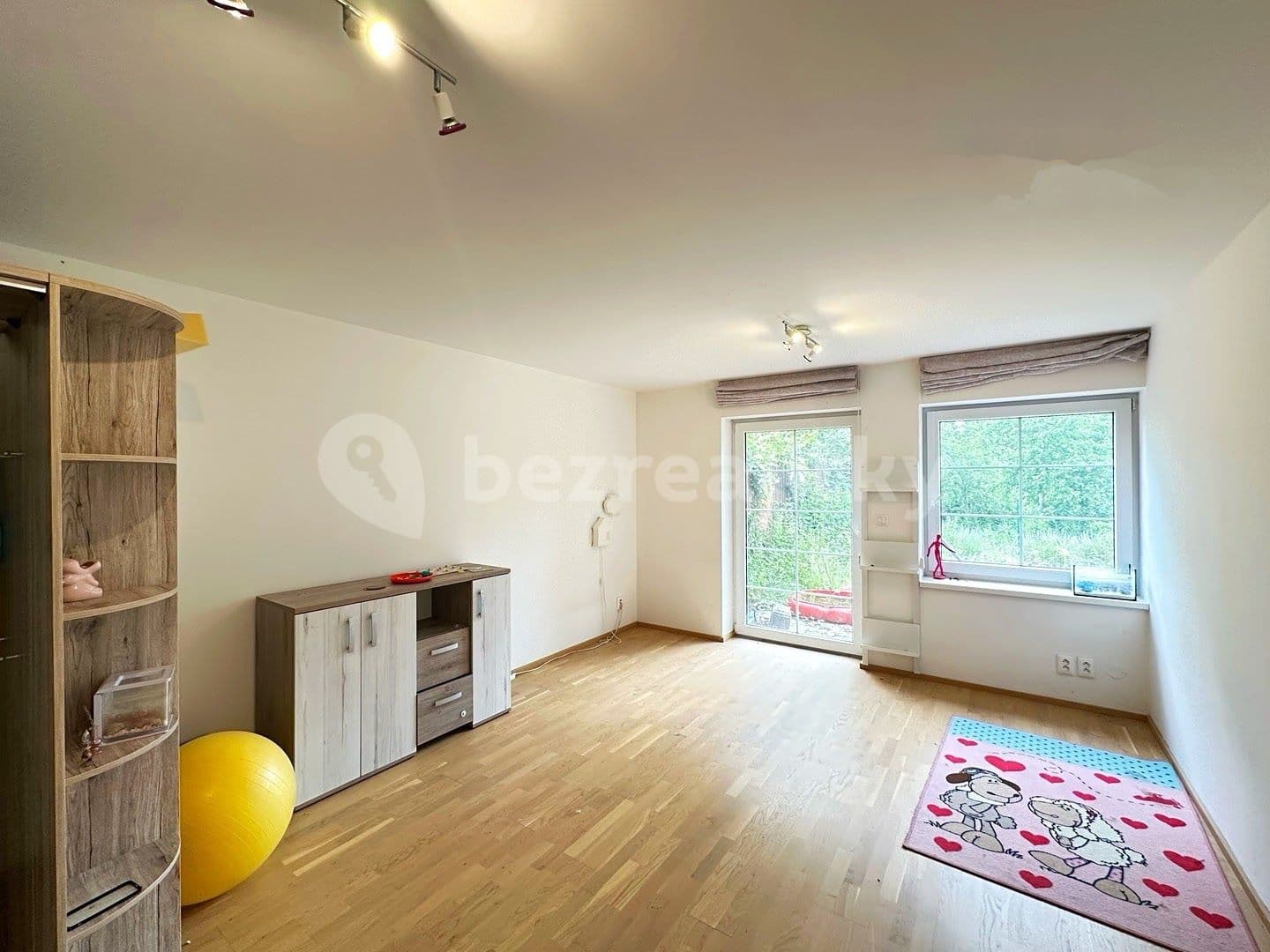 Pronájem domu 178 m², pozemek 440 m², Nad Mlýnem, Praha, Praha Pronájem domu 178 m², pozemek 440 m², Nad Mlýnem, Praha, Praha